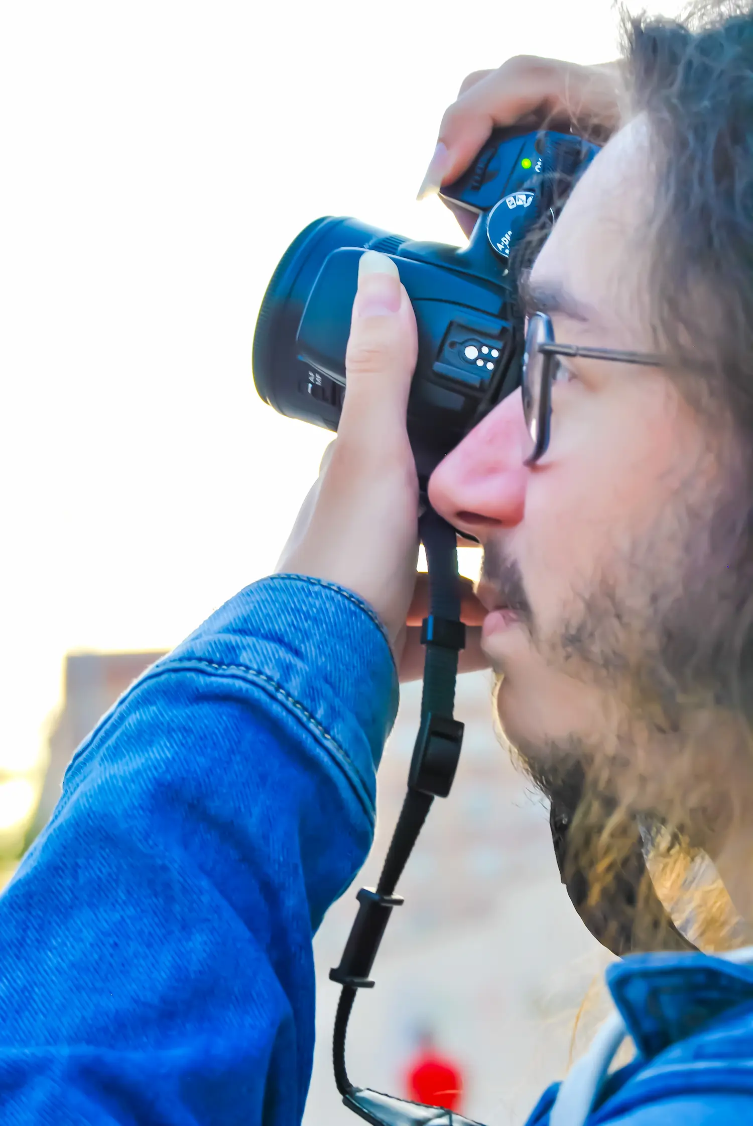 Fotógrafo documental en Málaga trabajando con cámara